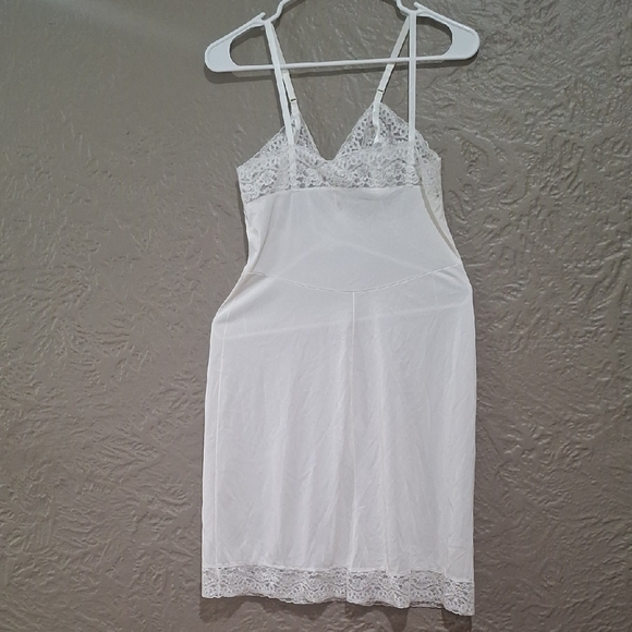 Vassarette White Lace Chemise with Adjustable Straps Size 34 A - Picture 5 of 10